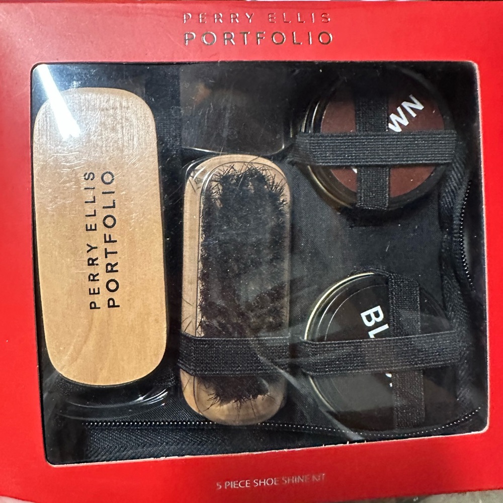 Perry Ellis Portfolio Red Shoe Care Set